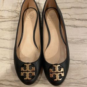 Tory Burch Reva Flat size 8 women’s black with gold hardware